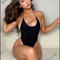 binevlerde oturan genç escort